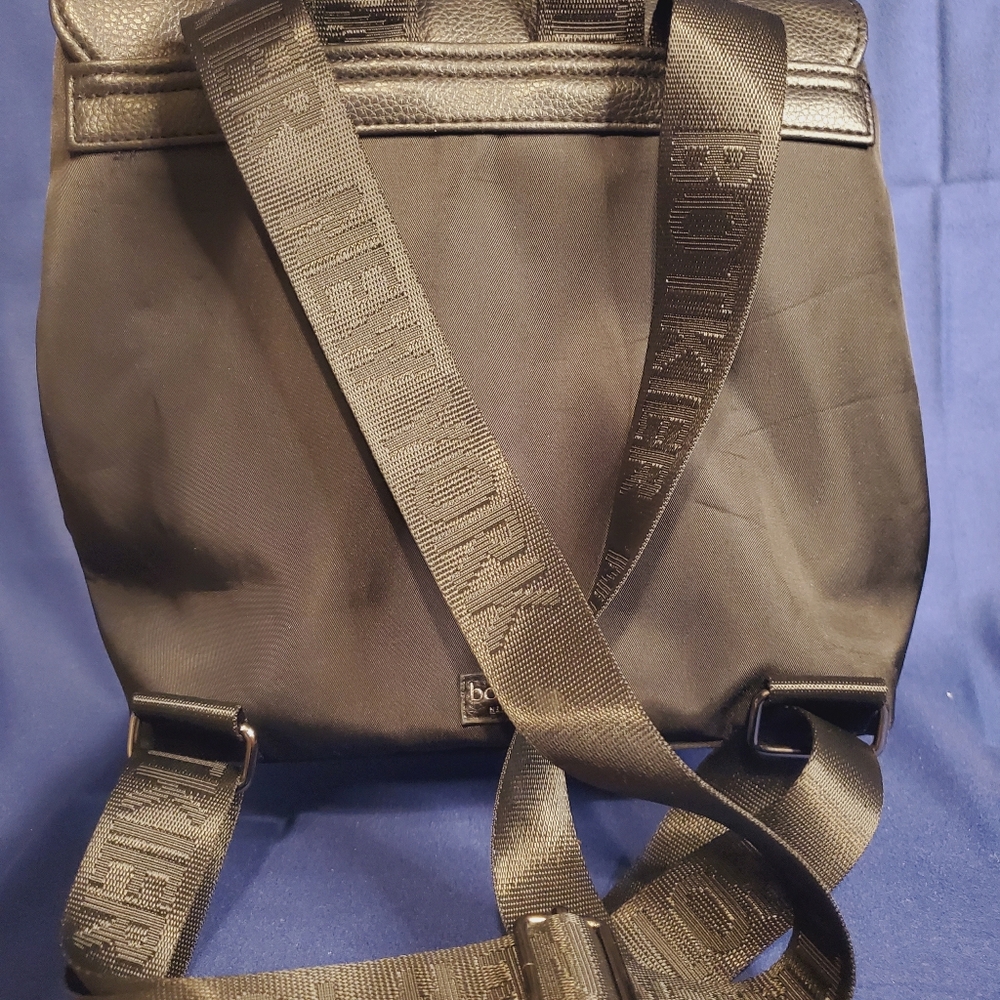 Backpack - Picture 6 of 7